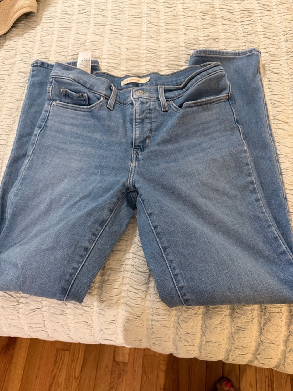 Levi's Women's 312 Shaping Slim Jeans-EUC - Picture 3 of 4